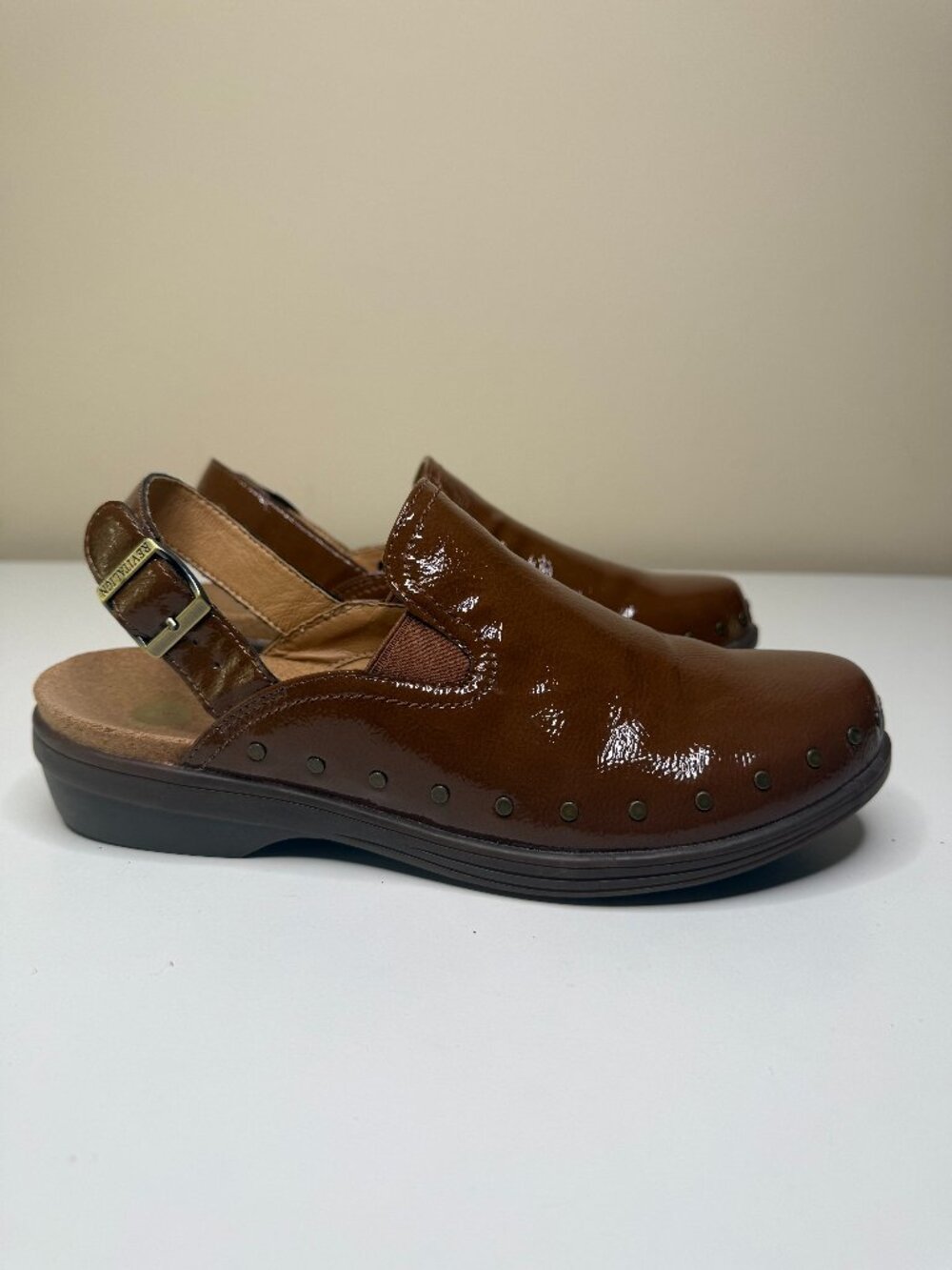 Revitalign Orthotic Clog Womens 9.5B Brown Faux Patent Leather Rivet Back Strap